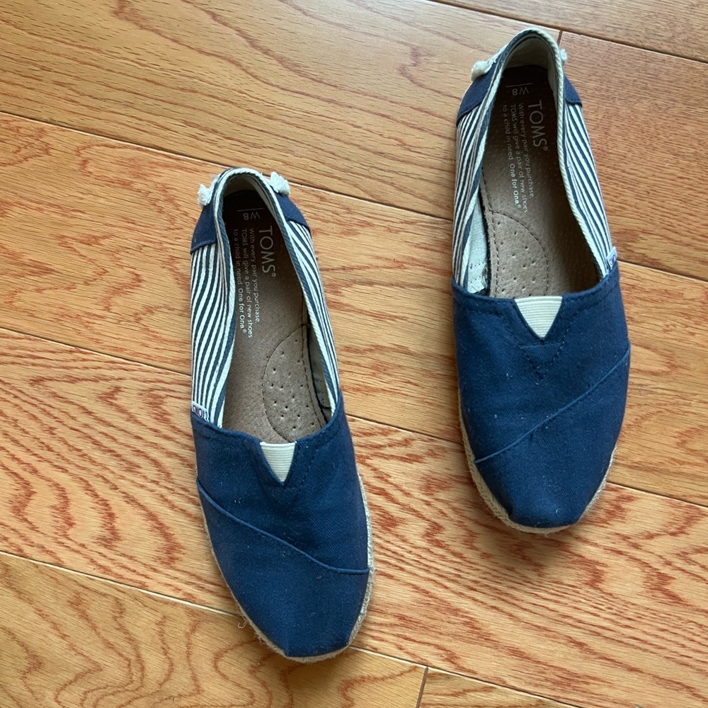 TOMS navy canvas espadrille flats with striped back size 8